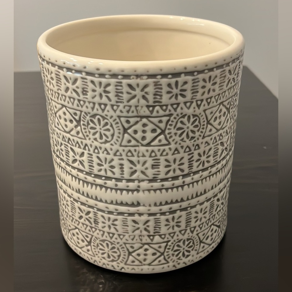 Threshold utensil holder